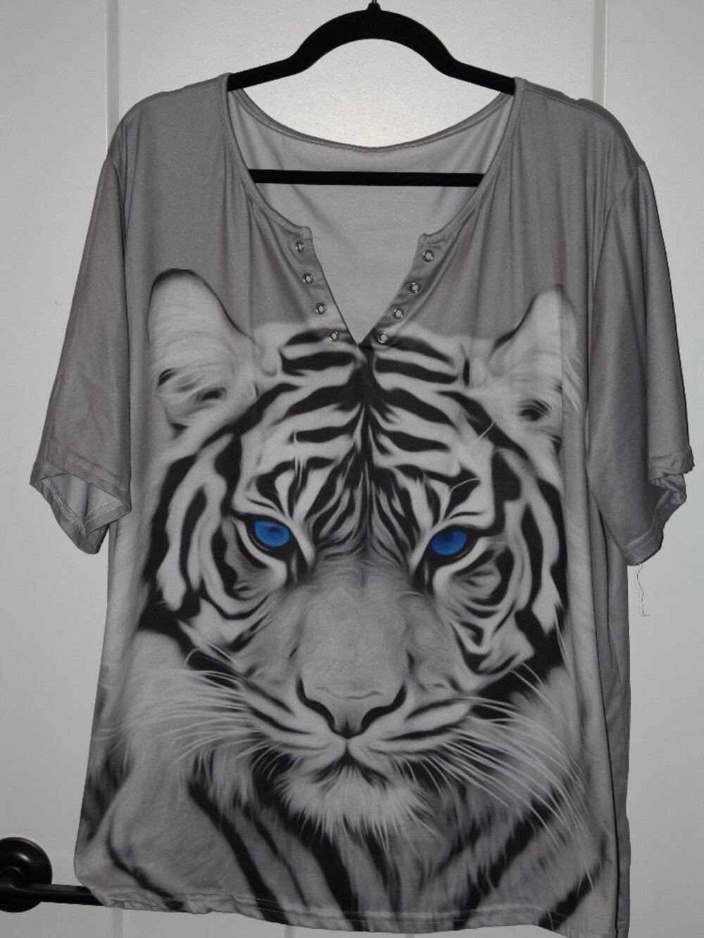 Plus size, 3X, White Tiger, Gray Tee Shirt,